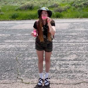 Meet your Posher, Eve